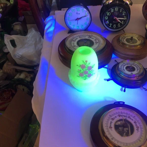 Fenton Pastel Green Fairy Lamp with Pink Floral Design. Uranium custard glass. - Picture 5 of 5